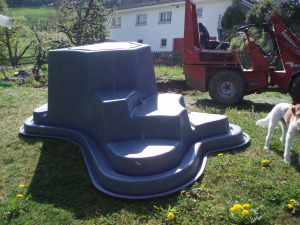 ein Kromfohrländer im Teichbau